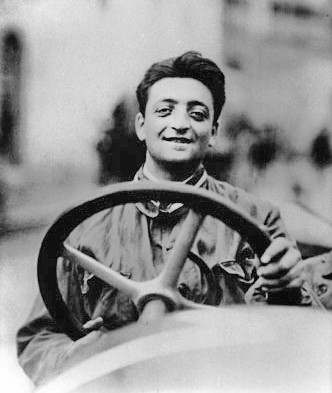 Enzo Ferrari năm 1920. Nguồn ảnh: https://en.wikipedia.org/wiki/Enzo_Ferrari