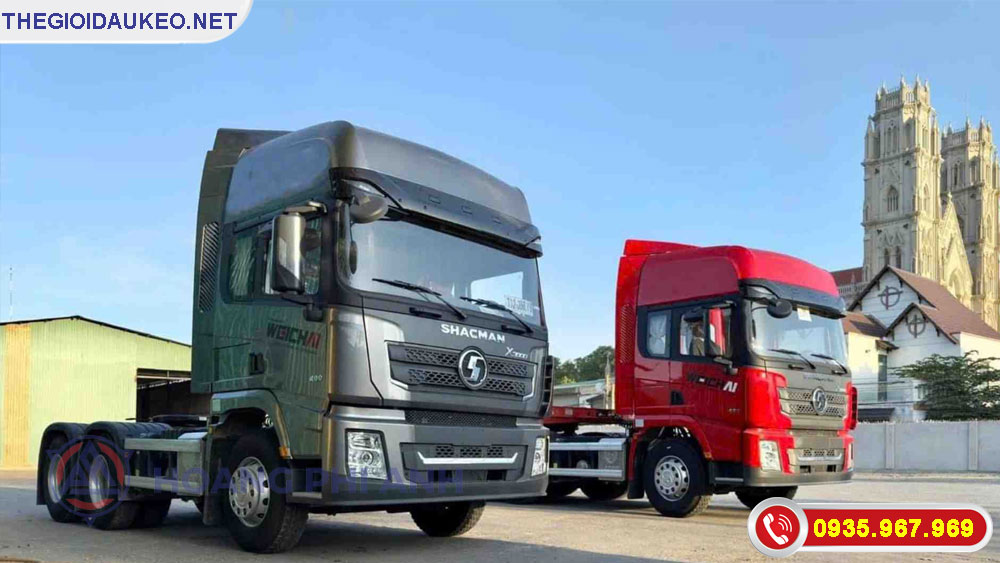 2 chiếc xe đầu kéo Shacman