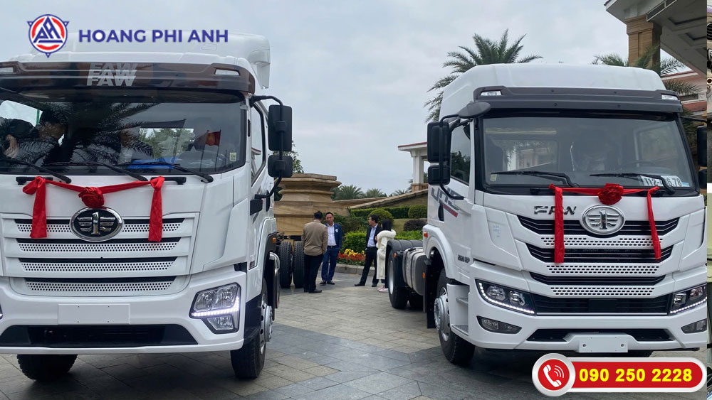 2 chiếc Faw jh5 trong sự kiện lễ bàn giao xe cho khách hàng