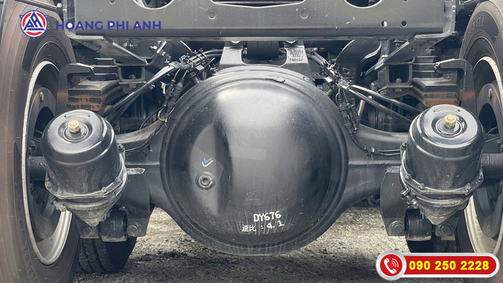 Khung gầm nhìn từ phía sau xe đầu kéo Faw JH5 loại 260hp 1 cầu