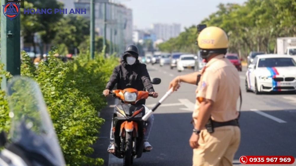 Mức phạt lấn làn đề vạch: Xe máy