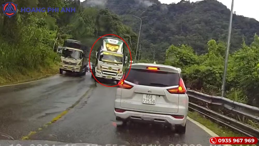Mức phạt vượt ẩu, tạt đầu xe khác mới nhất