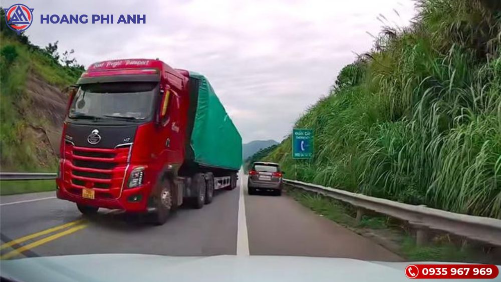 Mức phạt vượt ẩu, tạt đầu xe khác mới nhất