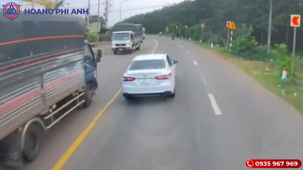 Mức phạt vượt ẩu, tạt đầu xe khác mới nhất